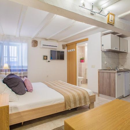 Honey Art Apartment Cres Kültér fotó